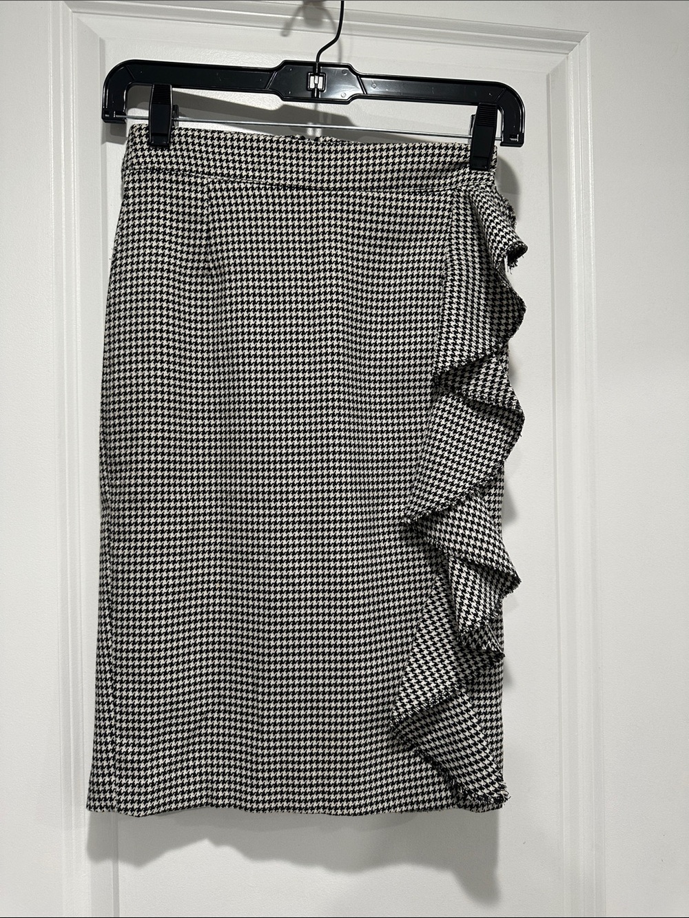 Charlotte Russe Black and White Houndstooth Ruffle Pencil Skirt
